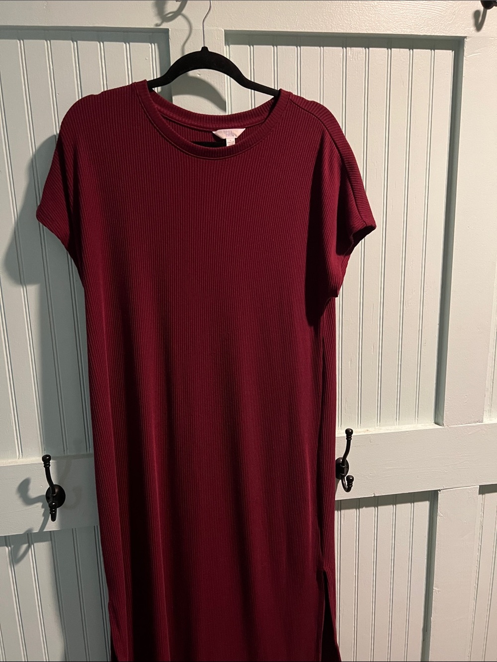 Time and Tru Burgundy Ribbed Midi Tee Dress